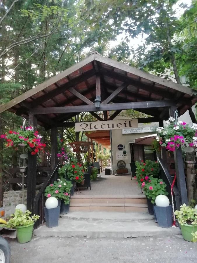 Hotel & Restaurant Le Chalvet Embrun ภายนอก รูปภาพ