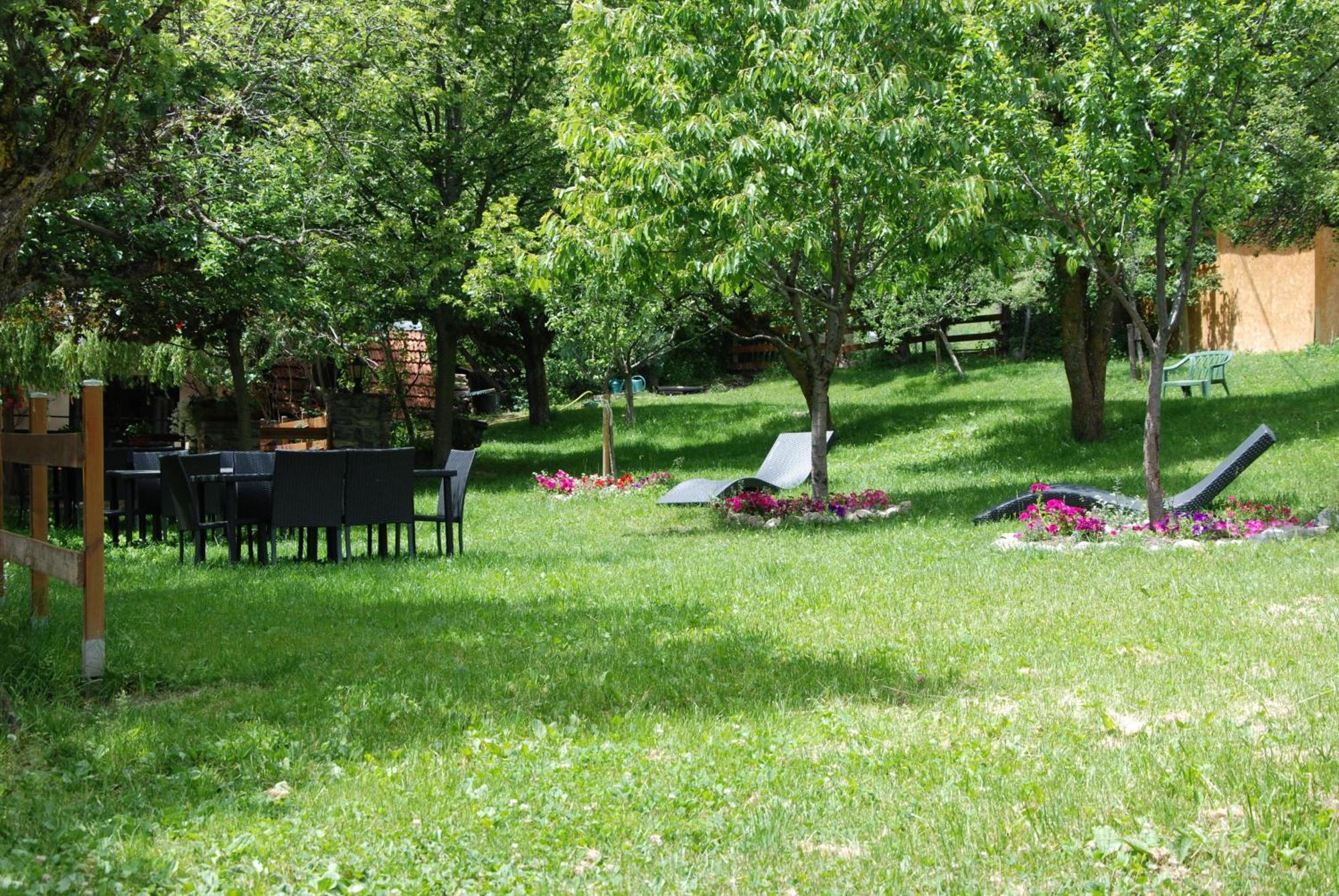 Hotel & Restaurant Le Chalvet Embrun ภายนอก รูปภาพ